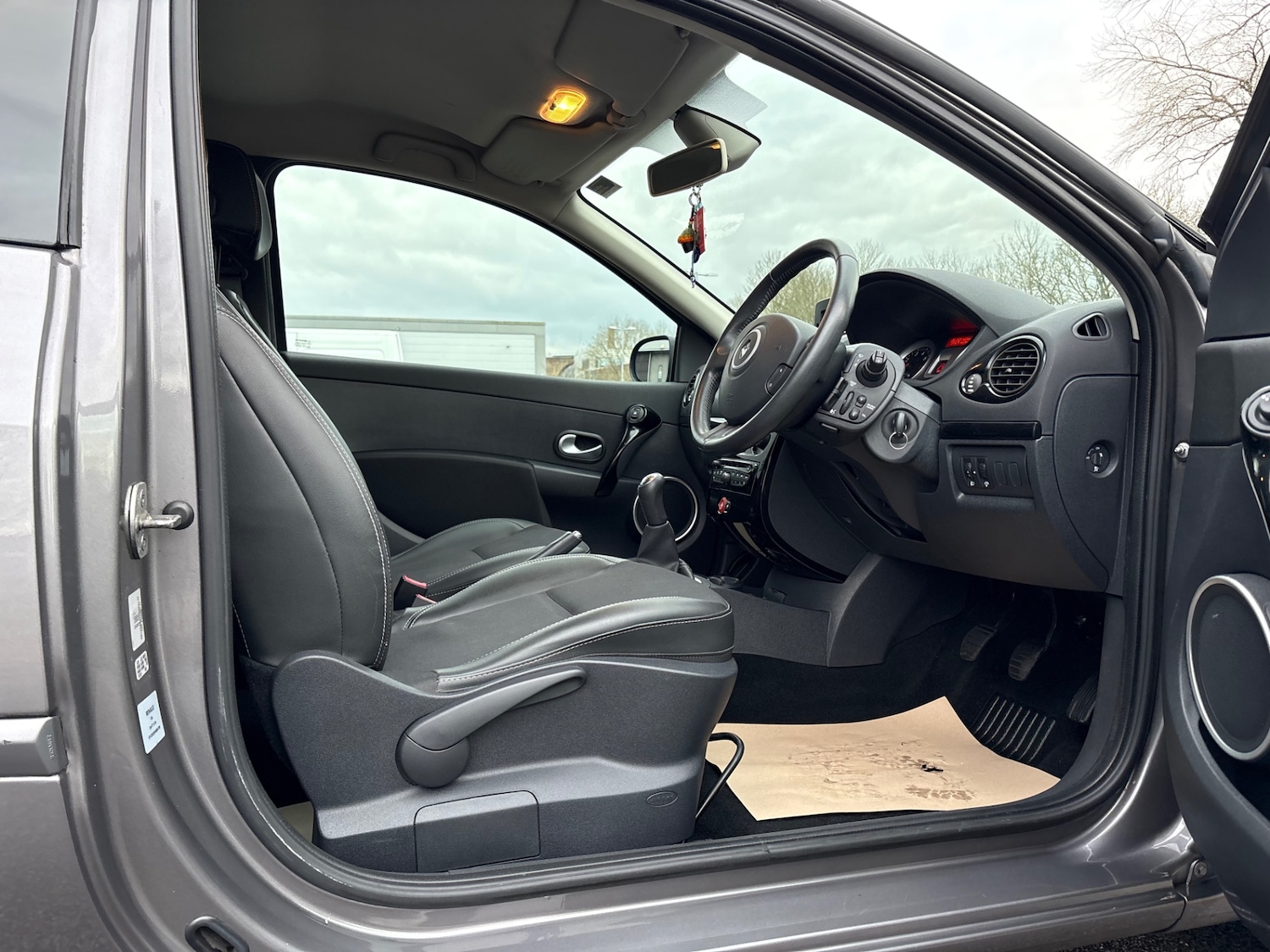 Used Renault Clio 2012 for sale - 77501151: Photo 46