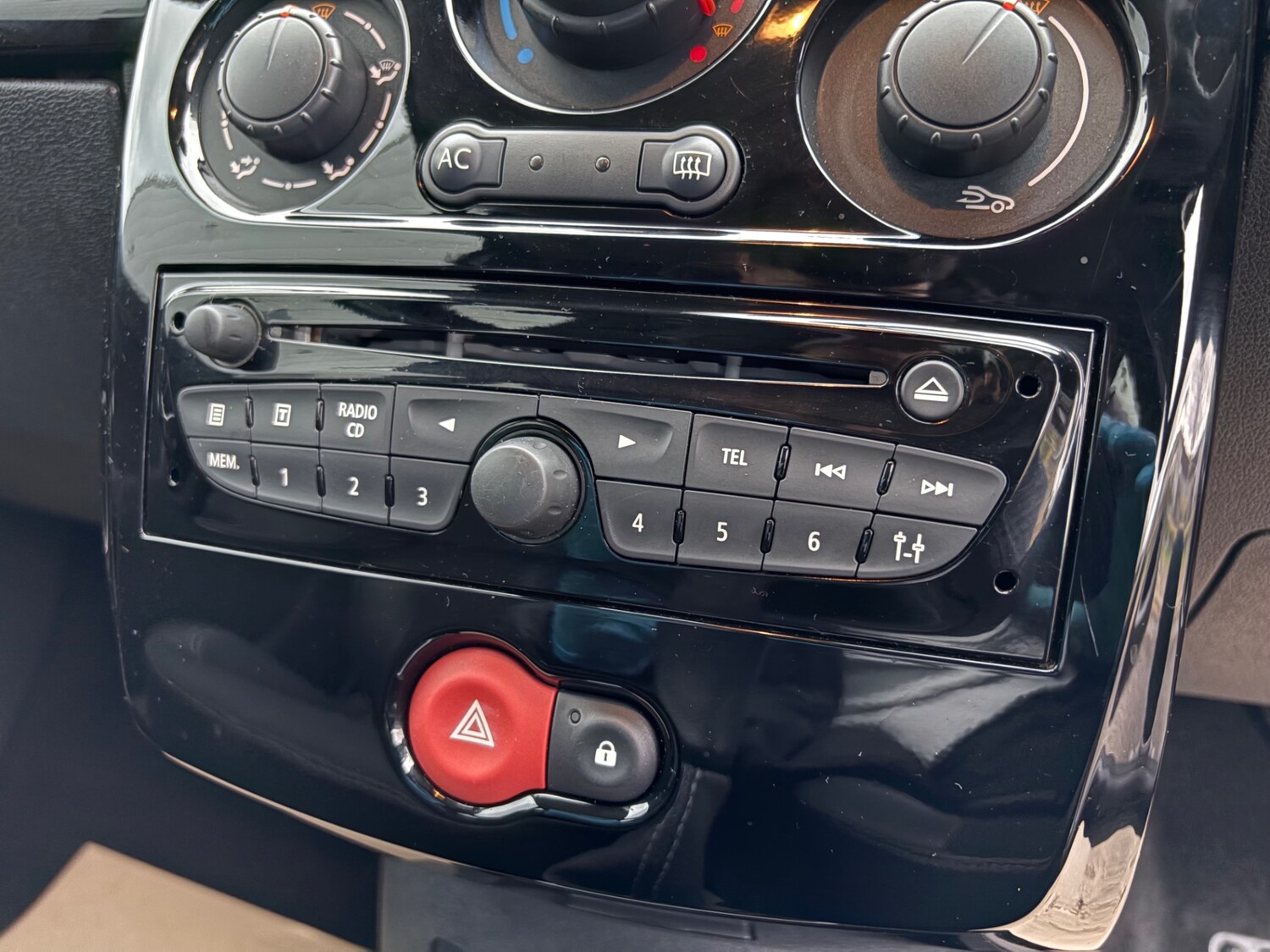 Used Renault Clio 2012 for sale - 77501151: Photo 66