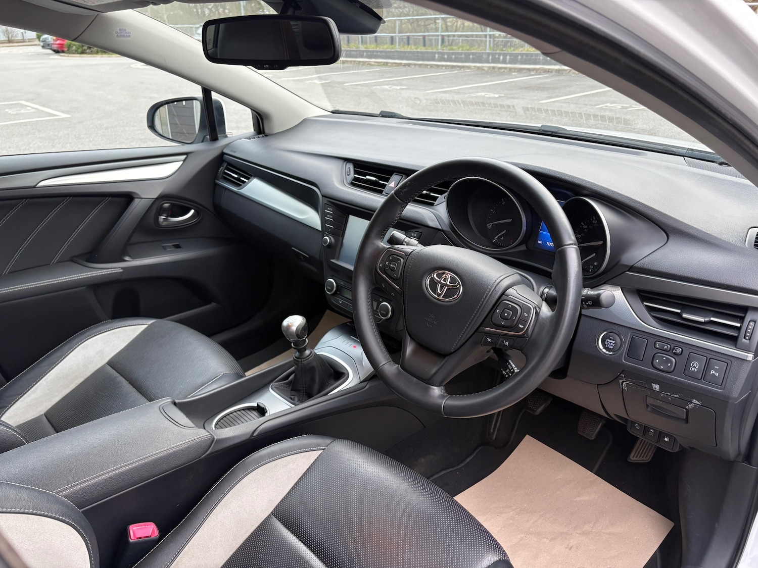 Used Toyota Avensis 2015 for sale - 77917514: Photo 37