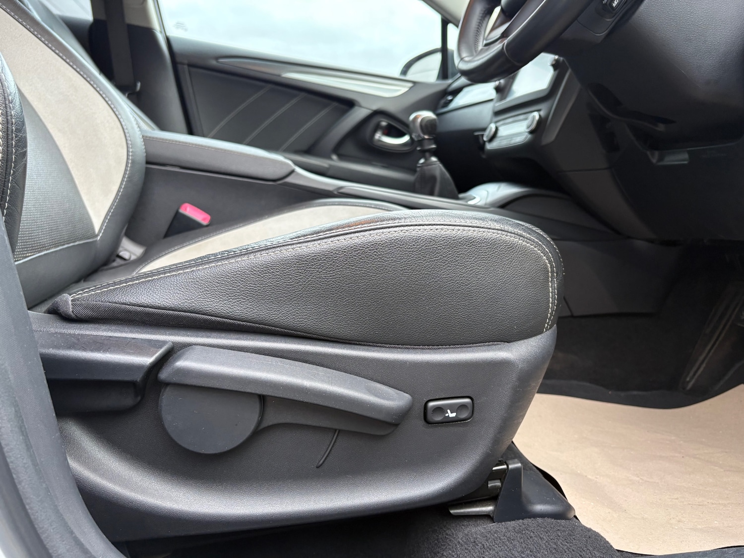 Used Toyota Avensis 2015 for sale - 77917514: Photo 38