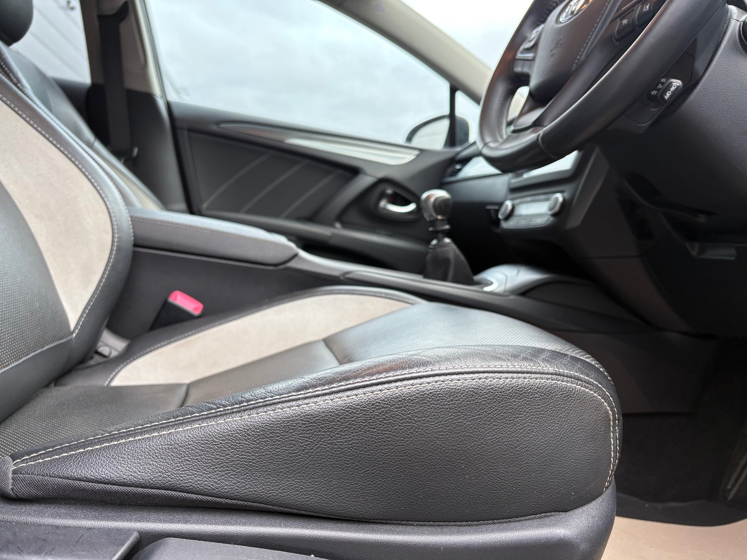 Used Toyota Avensis 2015 for sale - 77917514: Photo 39