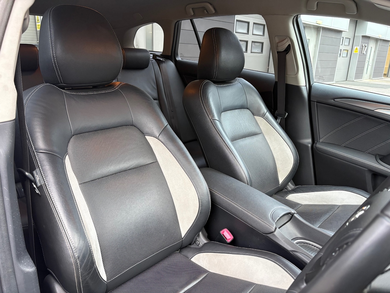 Used Toyota Avensis 2015 for sale - 77917514: Photo 40