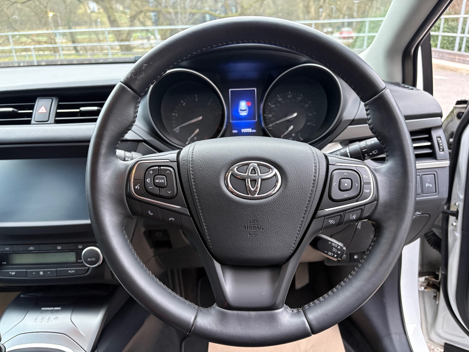 Used Toyota Avensis 2015 for sale - 77917514: Photo 61