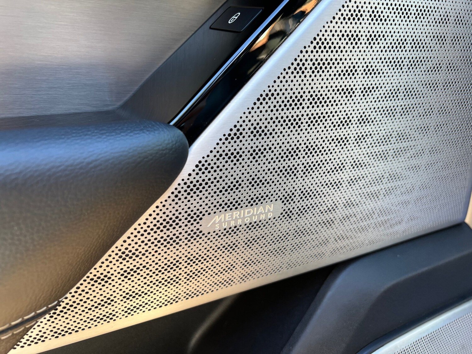 Used Land Rover Range Rover Velar 2017 for sale - 76238857: Photo 32