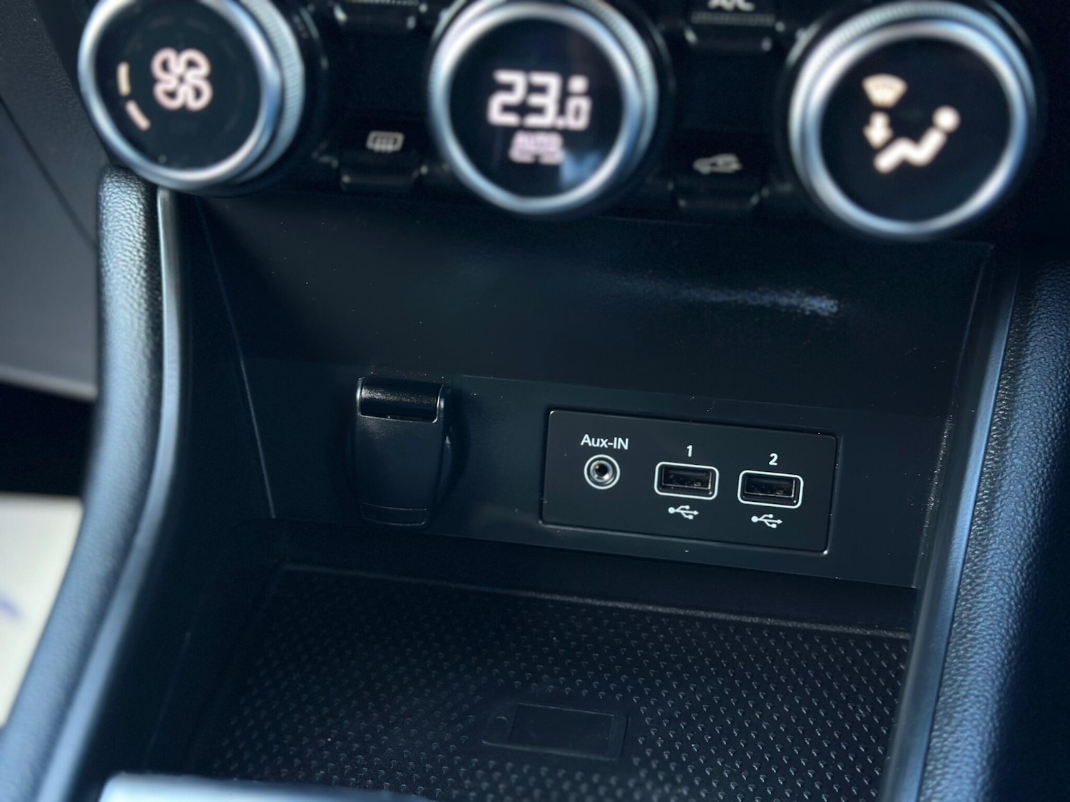 Used Renault Captur 2020 for sale - 76215242: Photo 24