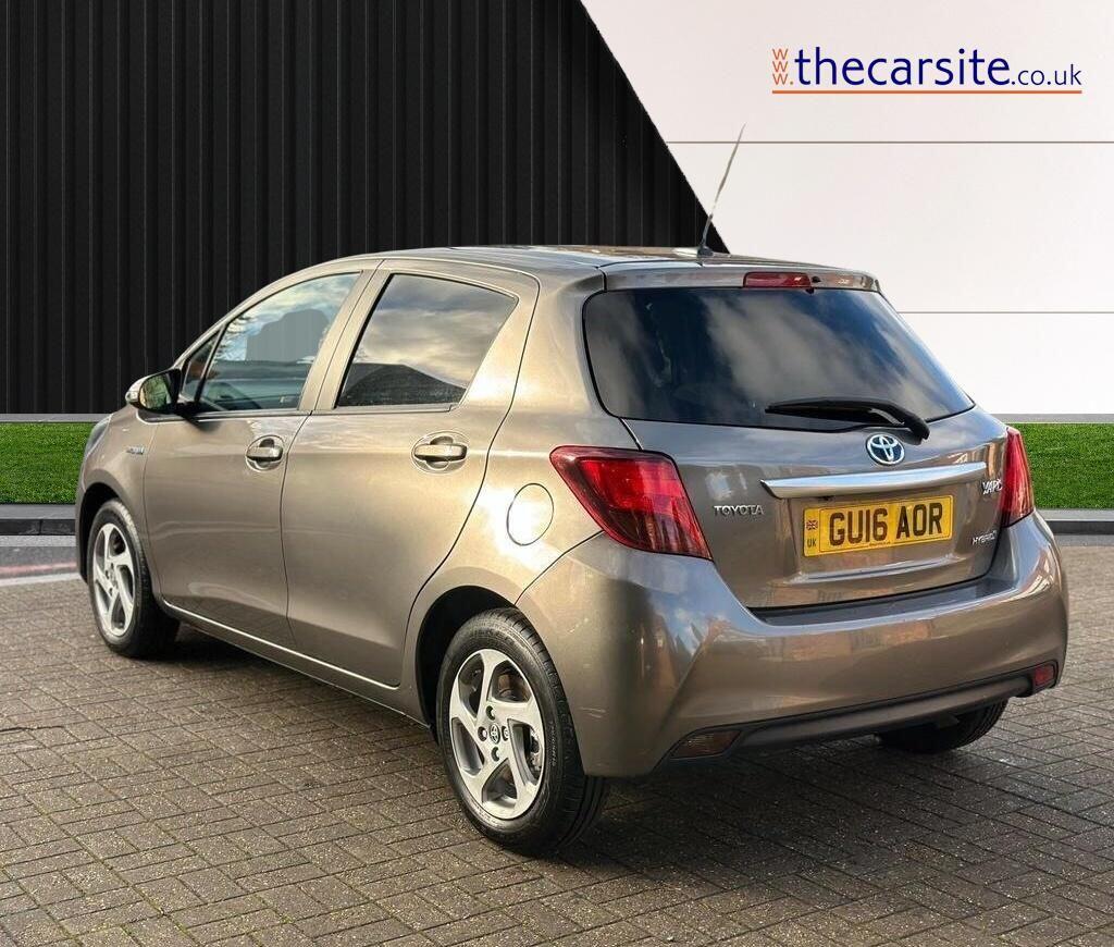 Used Toyota Yaris 2016 for sale - 76926897: Photo 2