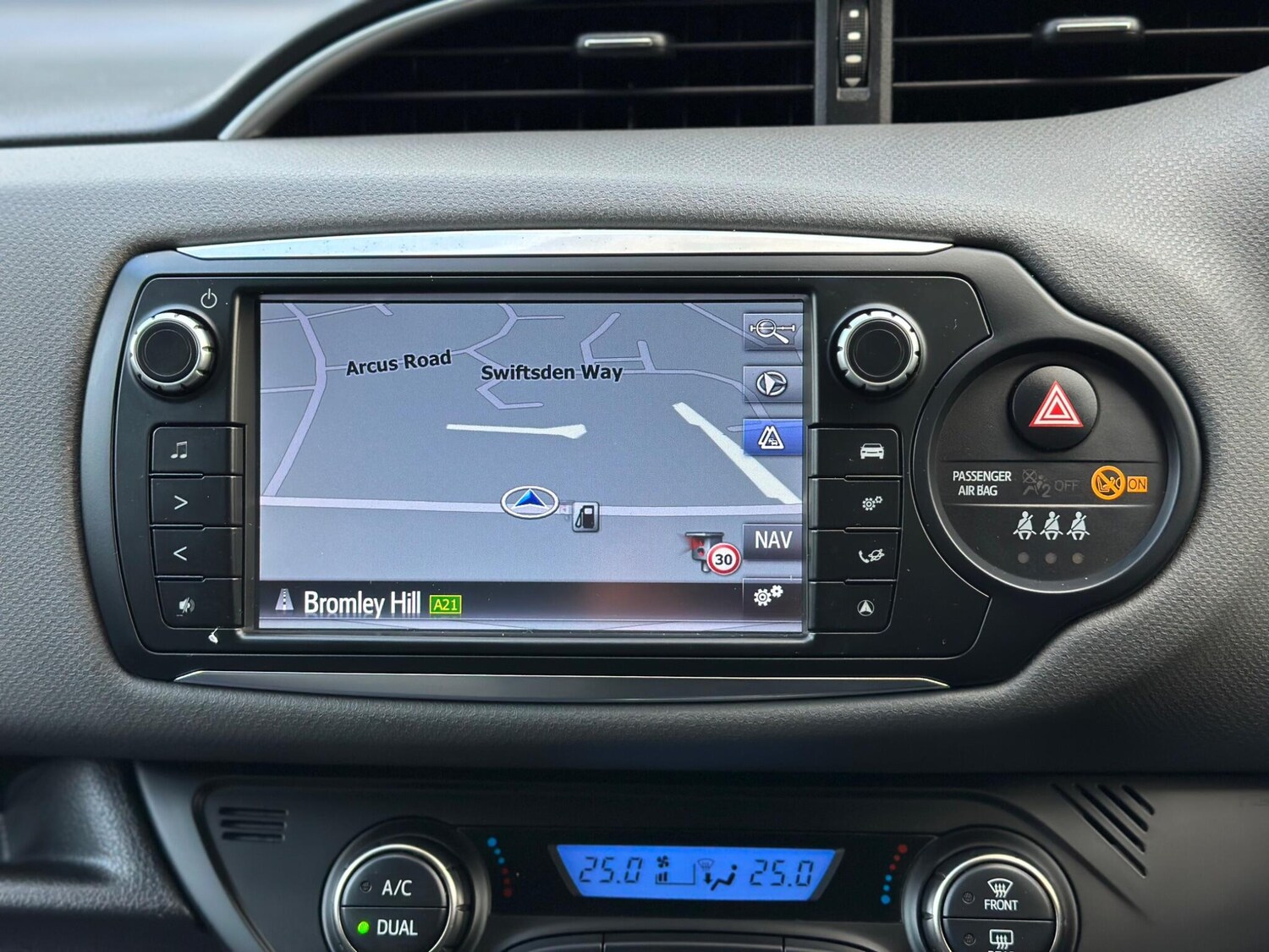 Used Toyota Yaris 2016 for sale - 76926897: Photo 25