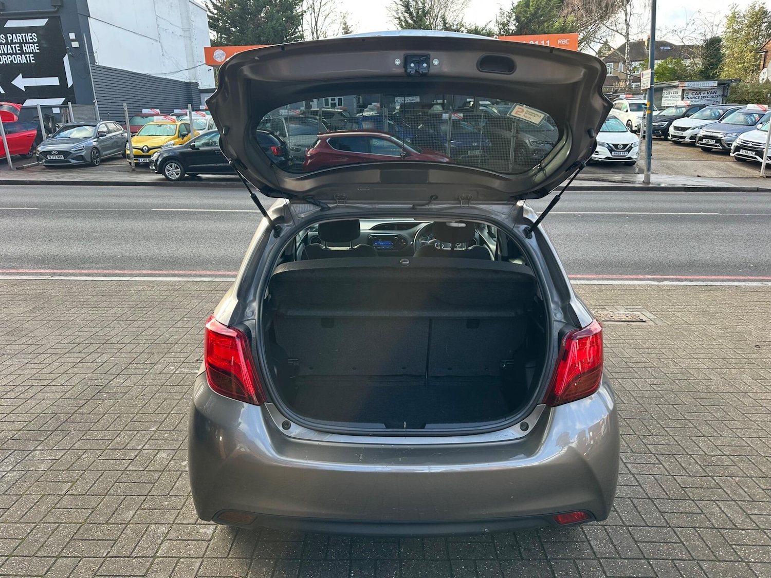 Used Toyota Yaris 2016 for sale - 76926897: Photo 29