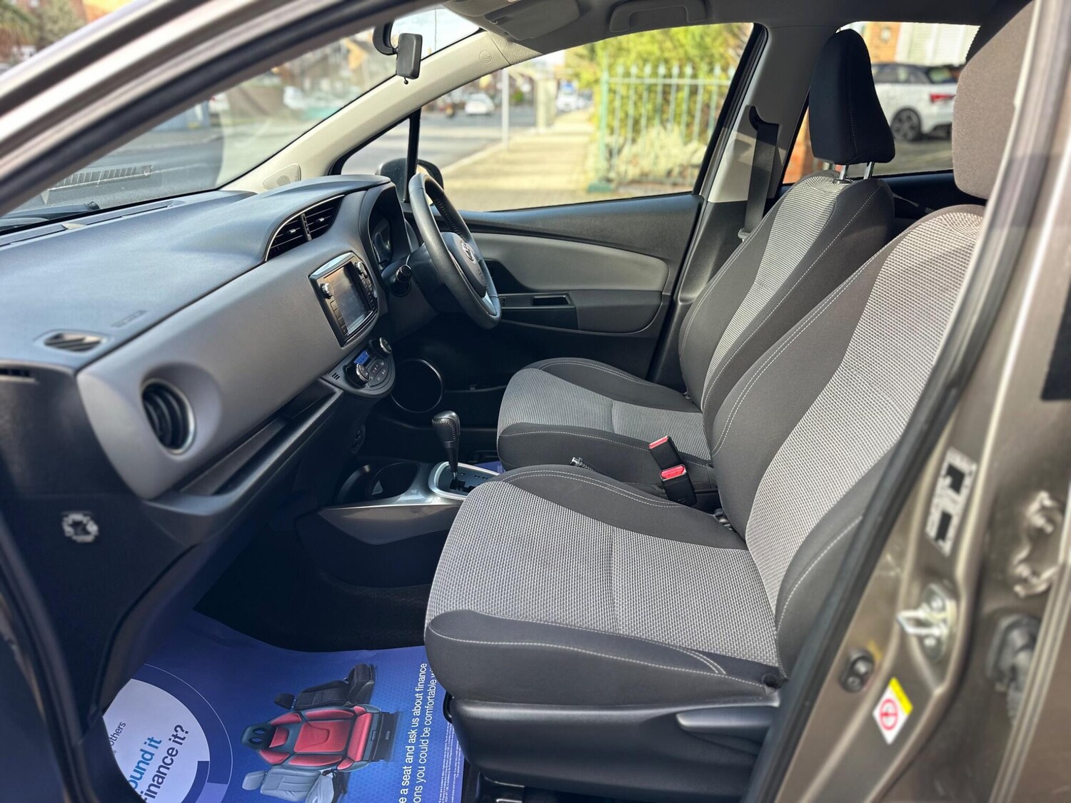 Used Toyota Yaris 2016 for sale - 76926897: Photo 30