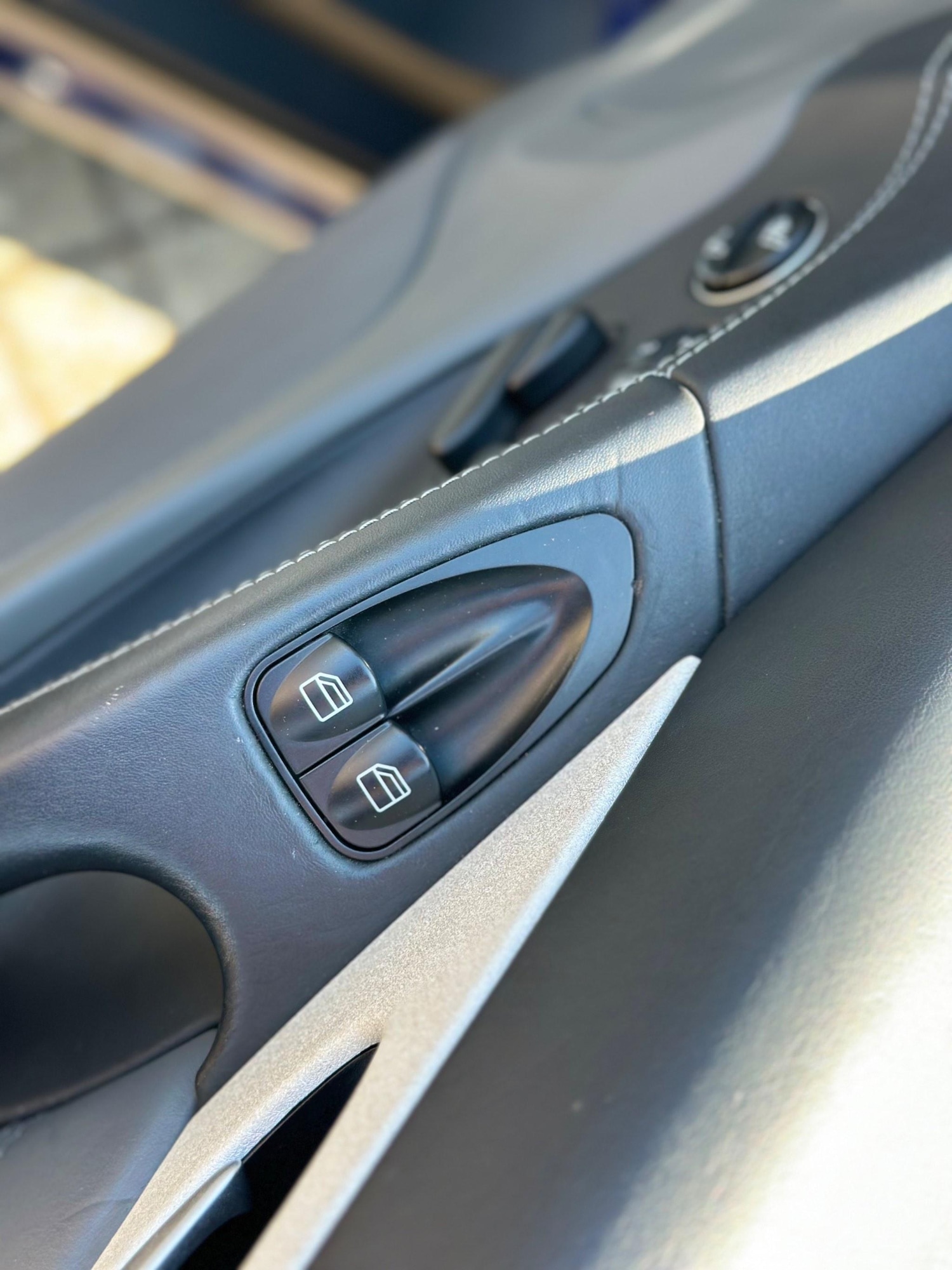 Used Mercedes-Benz SL 2005 for sale - 76239451: Photo 18