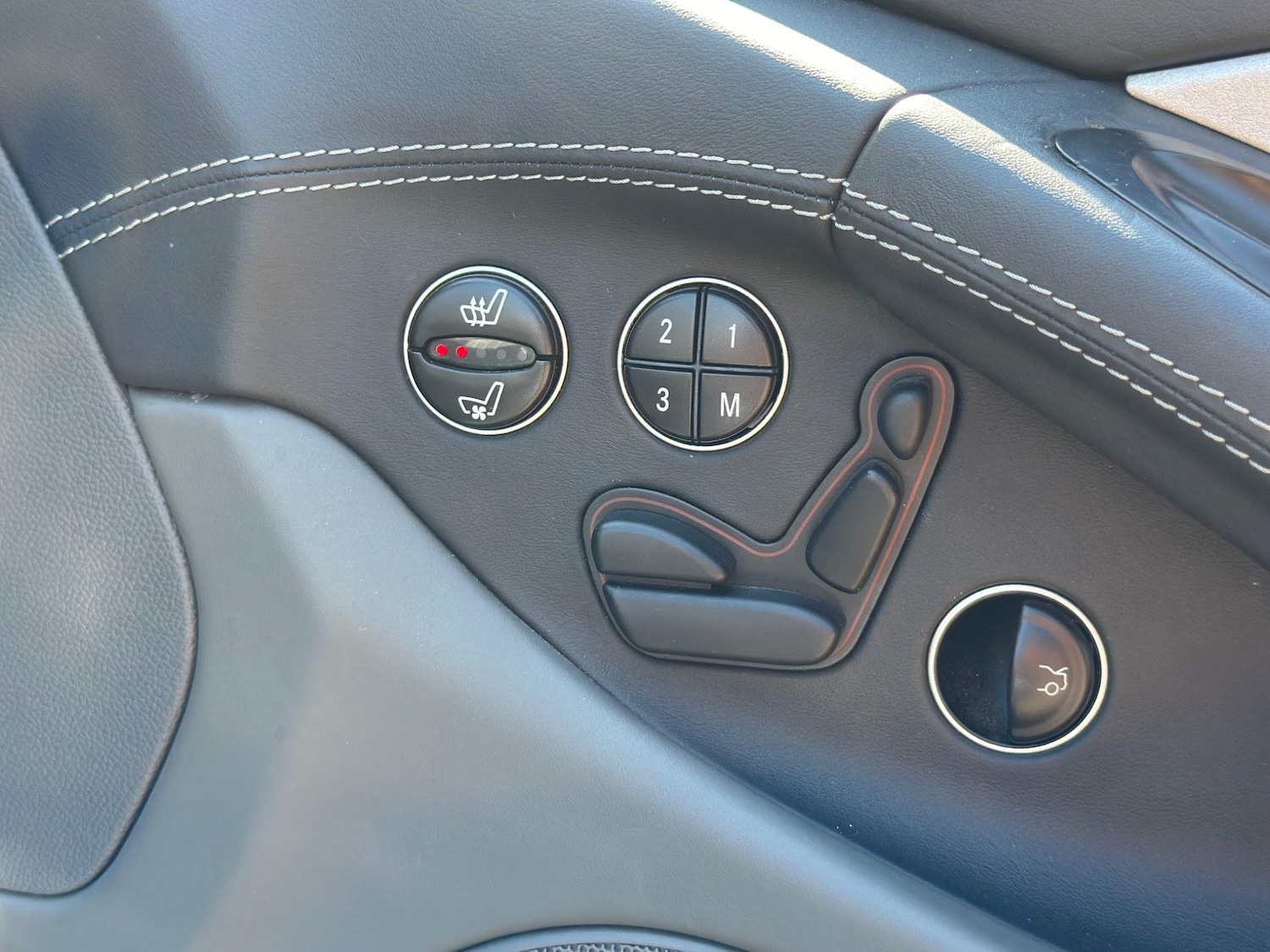 Used Mercedes-Benz SL 2005 for sale - 76239451: Photo 21