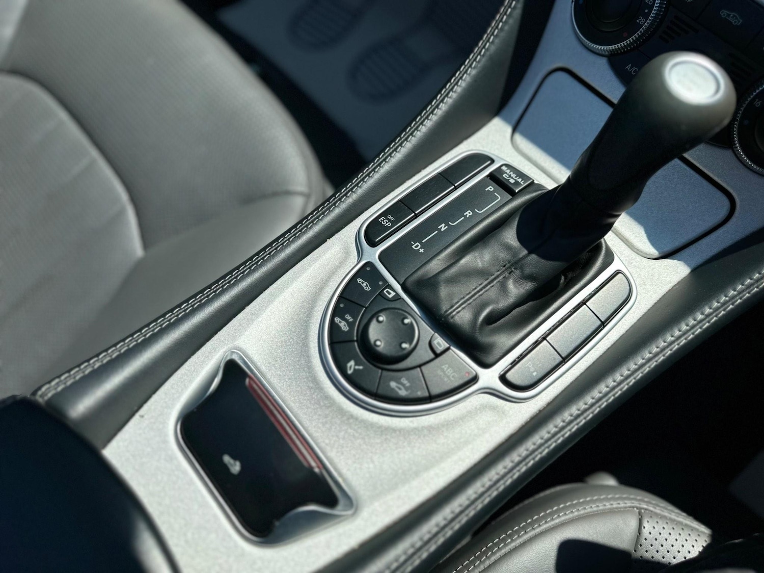 Used Mercedes-Benz SL 2005 for sale - 76239451: Photo 38