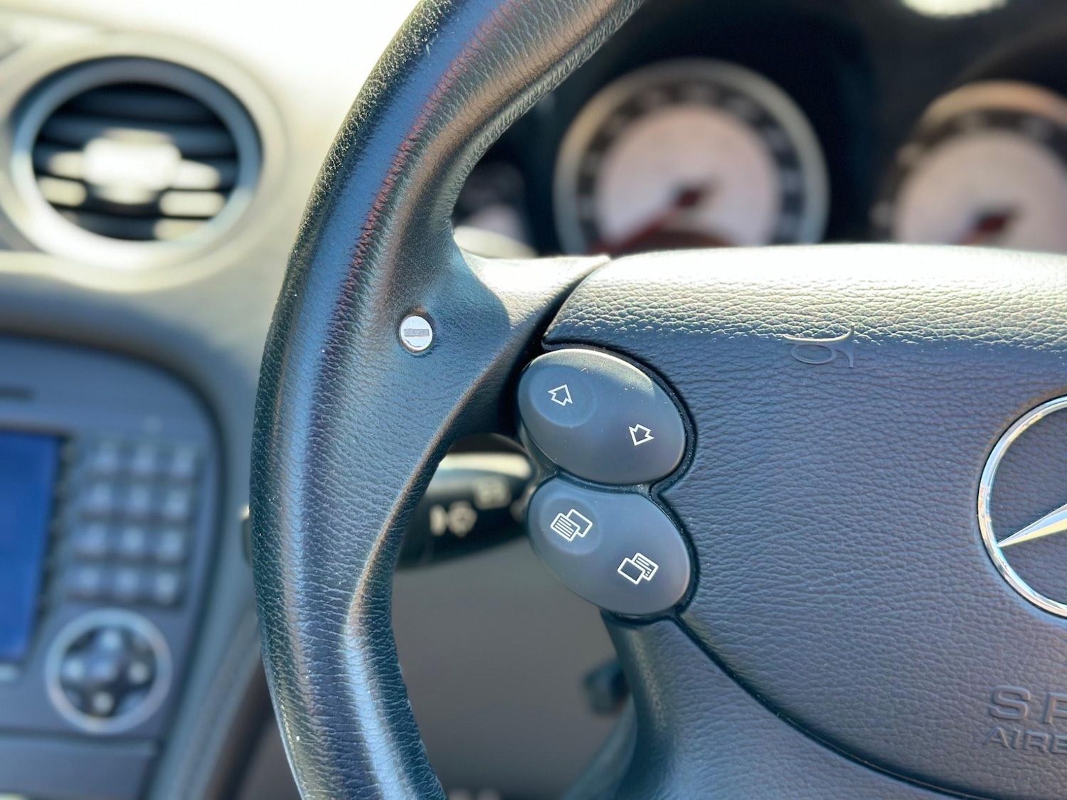 Used Mercedes-Benz SL 2005 for sale - 76239451: Photo 42