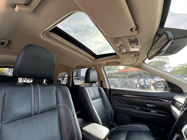 Used Mitsubishi Outlander 2017 for sale - 76060780: Photo 14