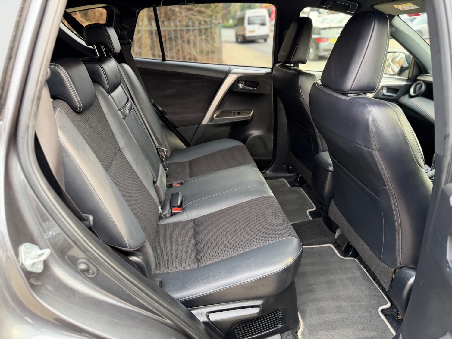 Used Toyota RAV4 2018 for sale - 77993482: Photo 14