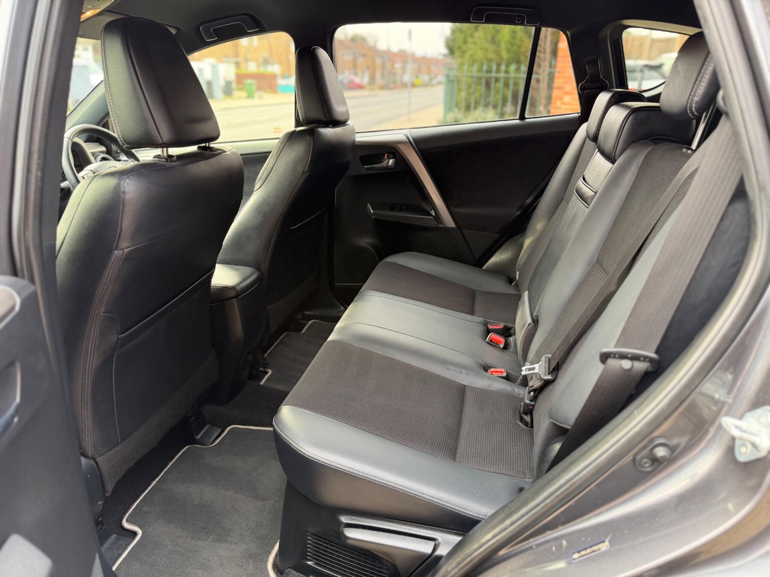 Used Toyota RAV4 2018 for sale - 77993482: Photo 17