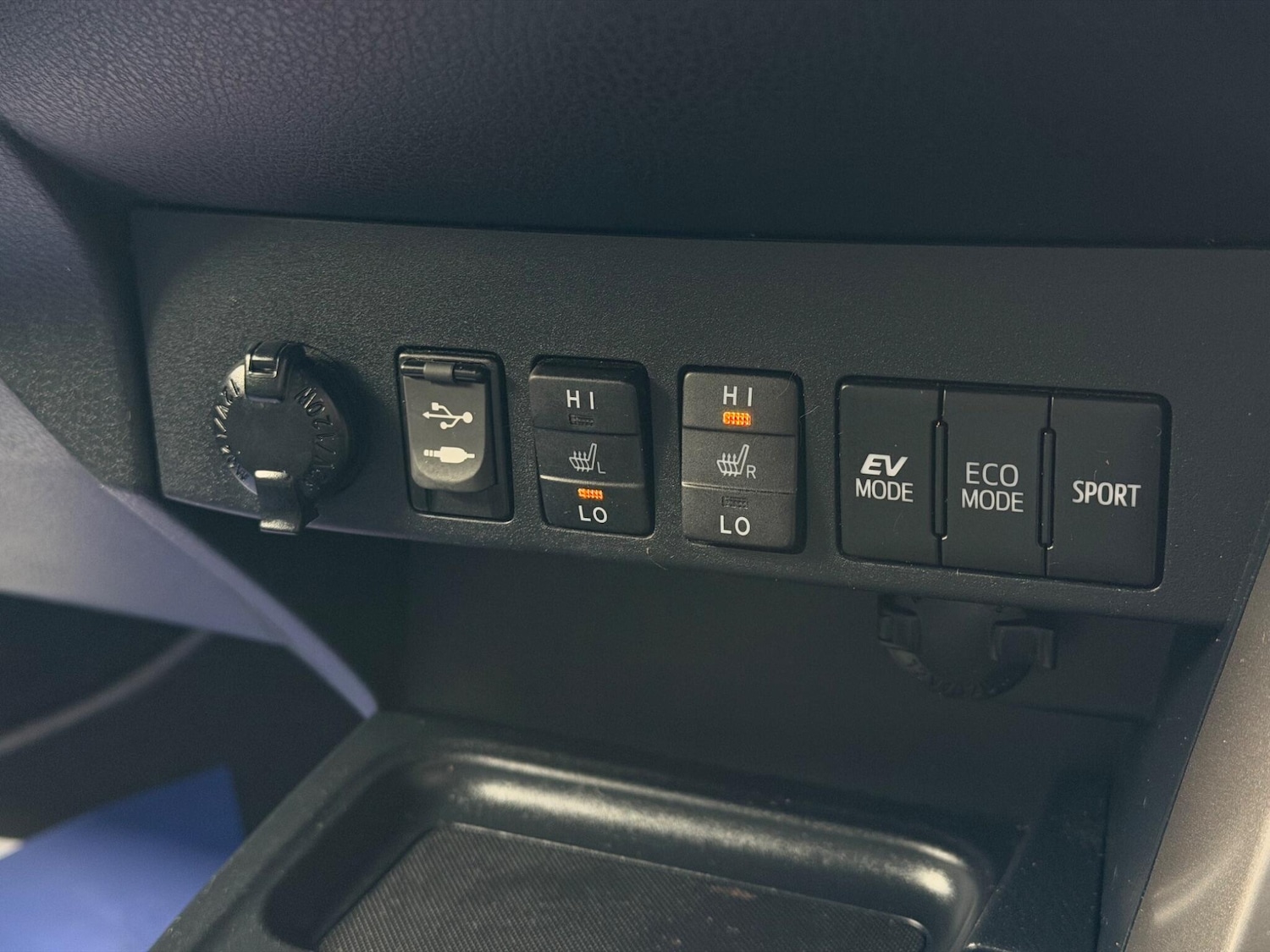 Used Toyota RAV4 2018 for sale - 77993482: Photo 24