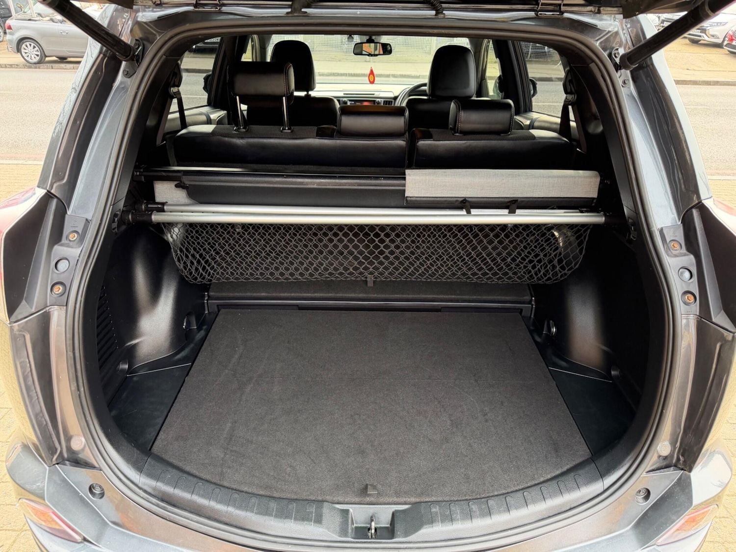 Used Toyota RAV4 2018 for sale - 77993482: Photo 32