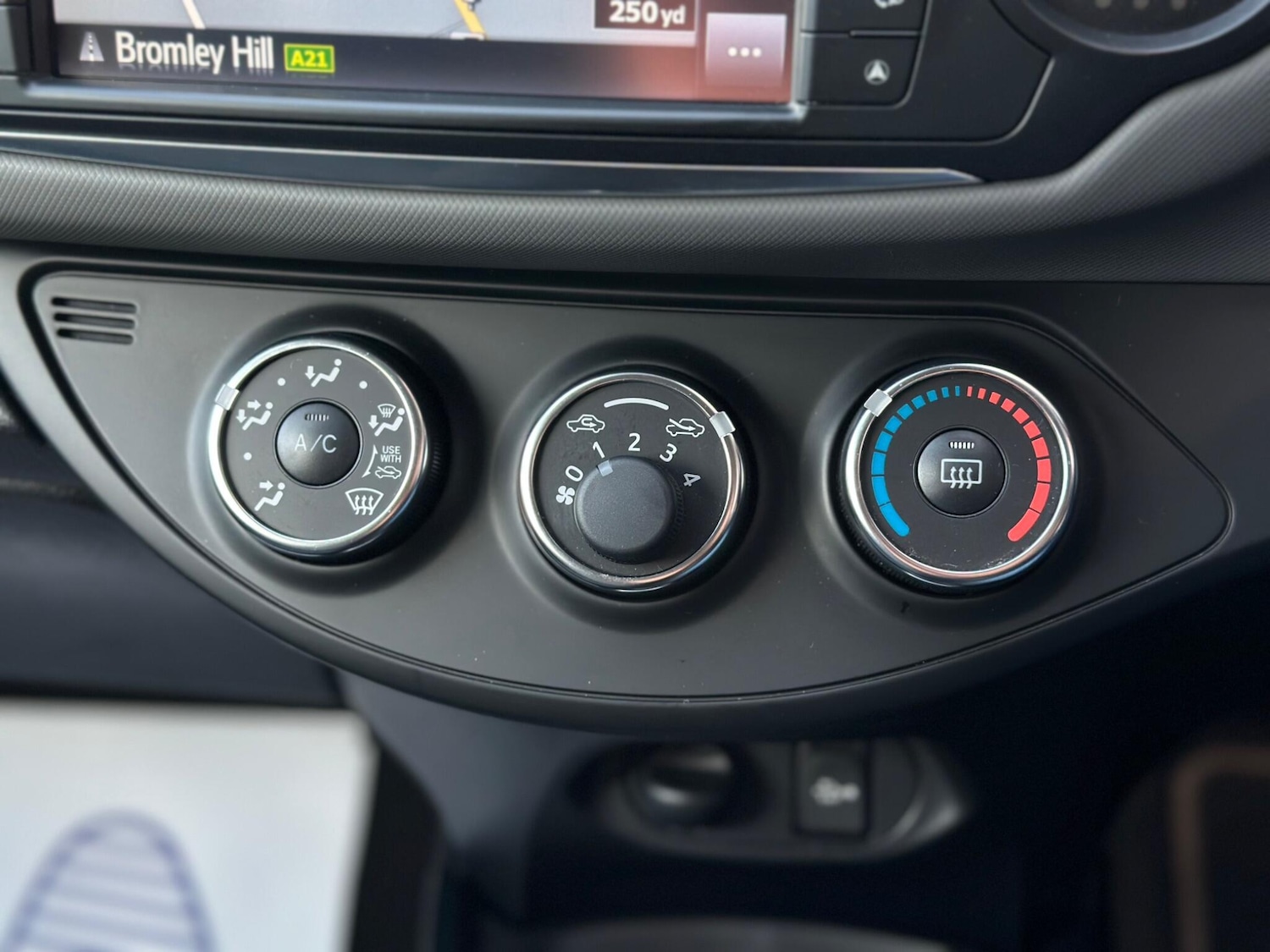 Used Toyota Yaris 2016 for sale - 76121393: Photo 24