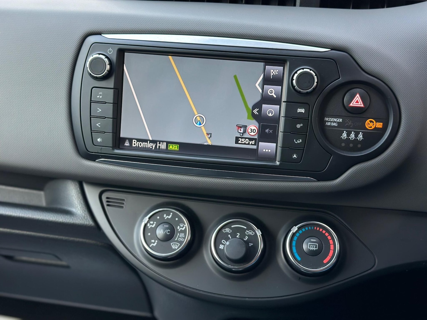 Used Toyota Yaris 2016 for sale - 76121393: Photo 27