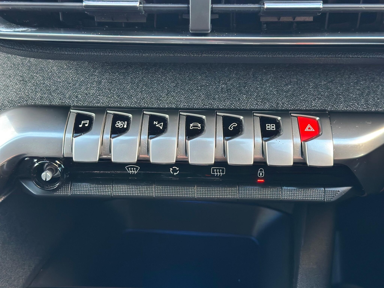 Used Peugeot 3008 2018 for sale - 76887315: Photo 28