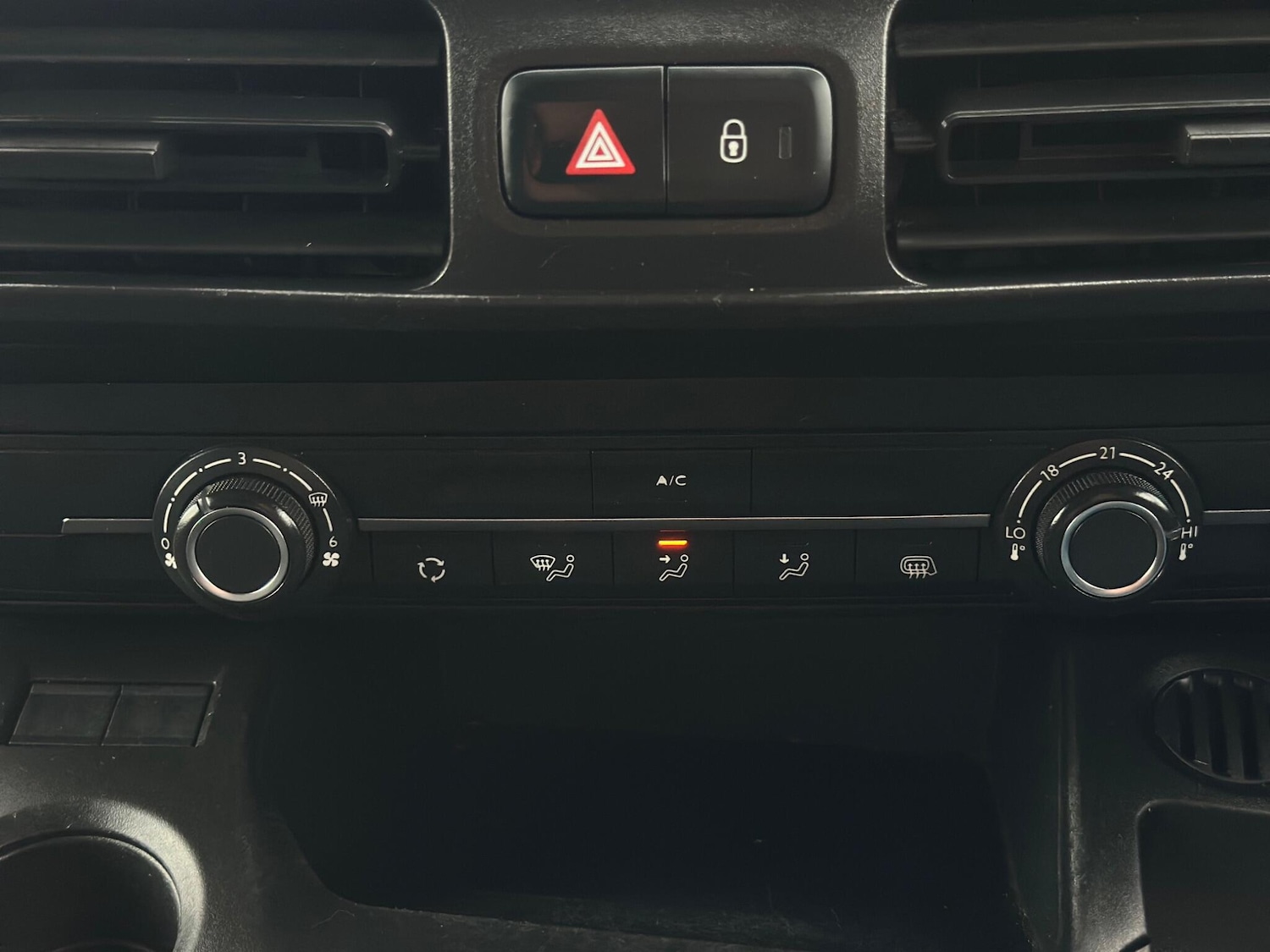 Used Peugeot Partner 2021 for sale - 76060491: Photo 33