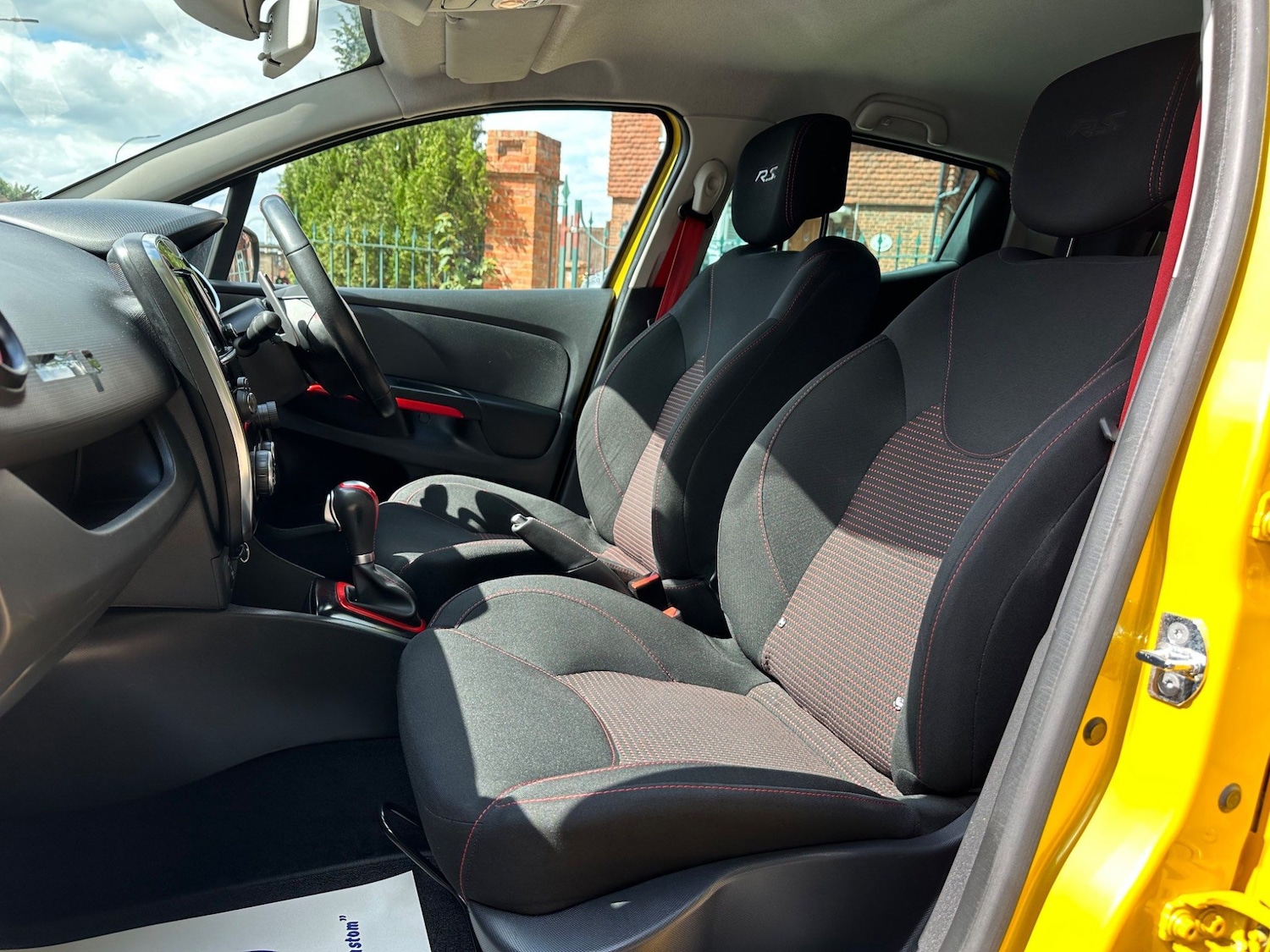 Used Renault Clio 2015 for sale - 76239126: Photo 19