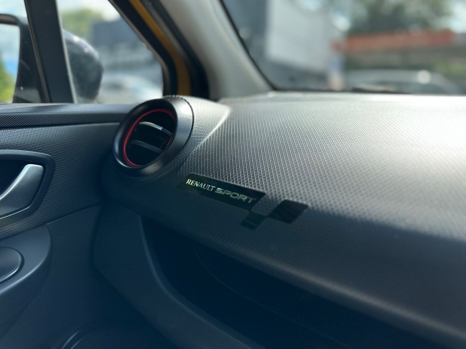 Used Renault Clio 2015 for sale - 76239126: Photo 25