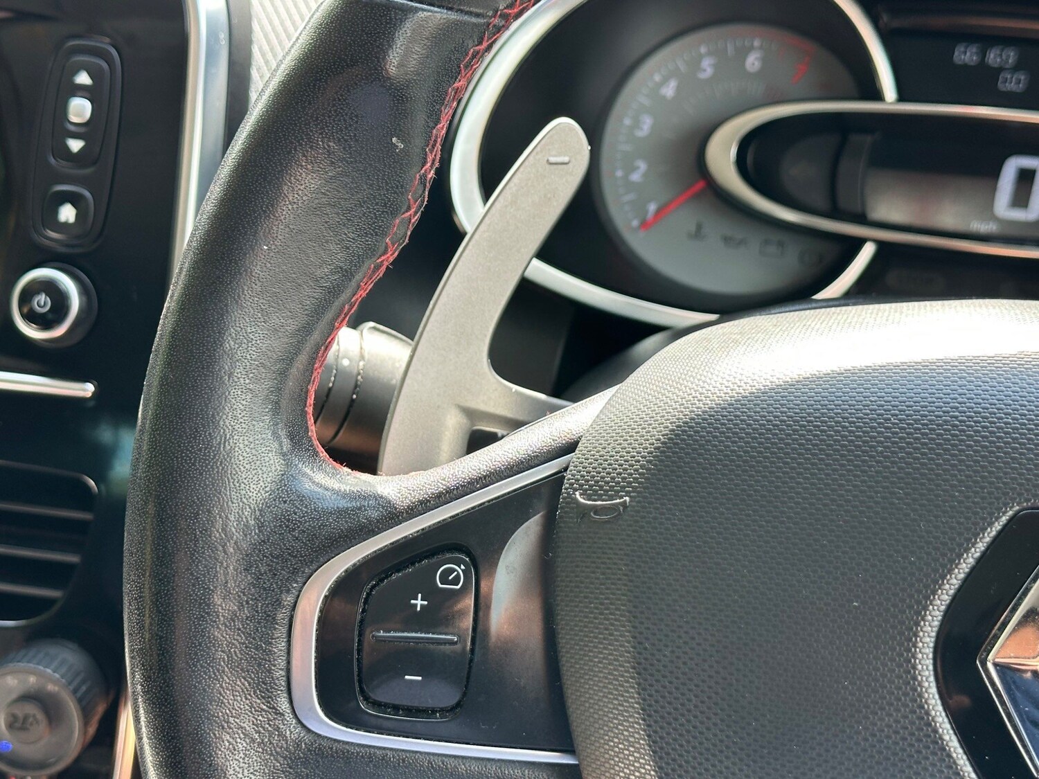 Used Renault Clio 2015 for sale - 76239126: Photo 28