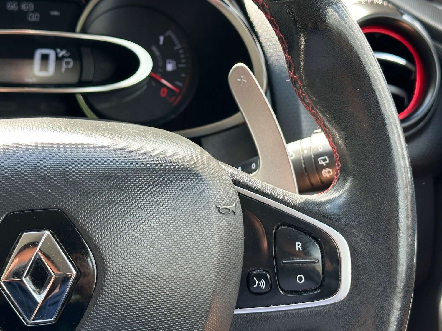 Used Renault Clio 2015 for sale - 76239126: Photo 29