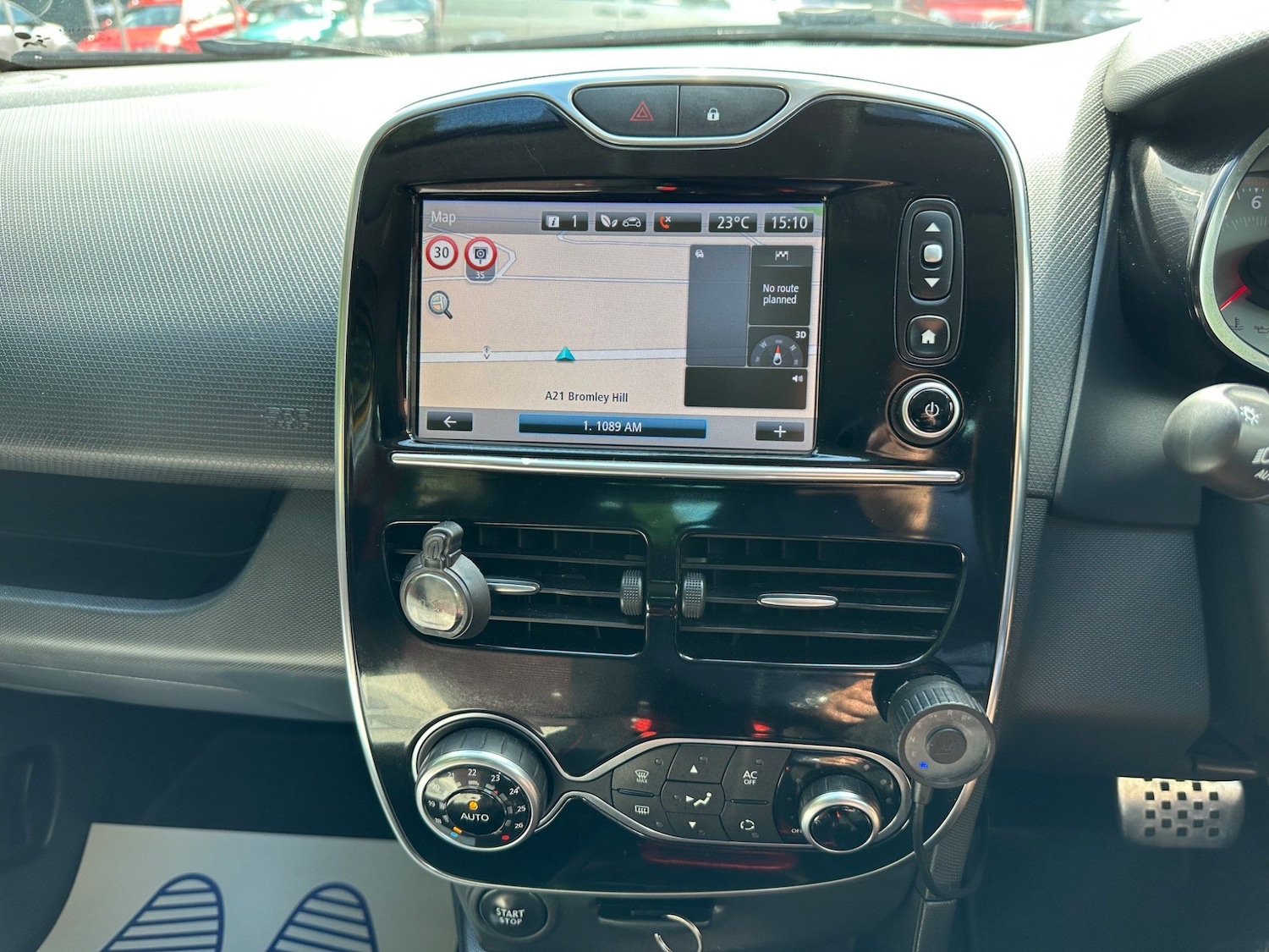 Used Renault Clio 2015 for sale - 76239126: Photo 34