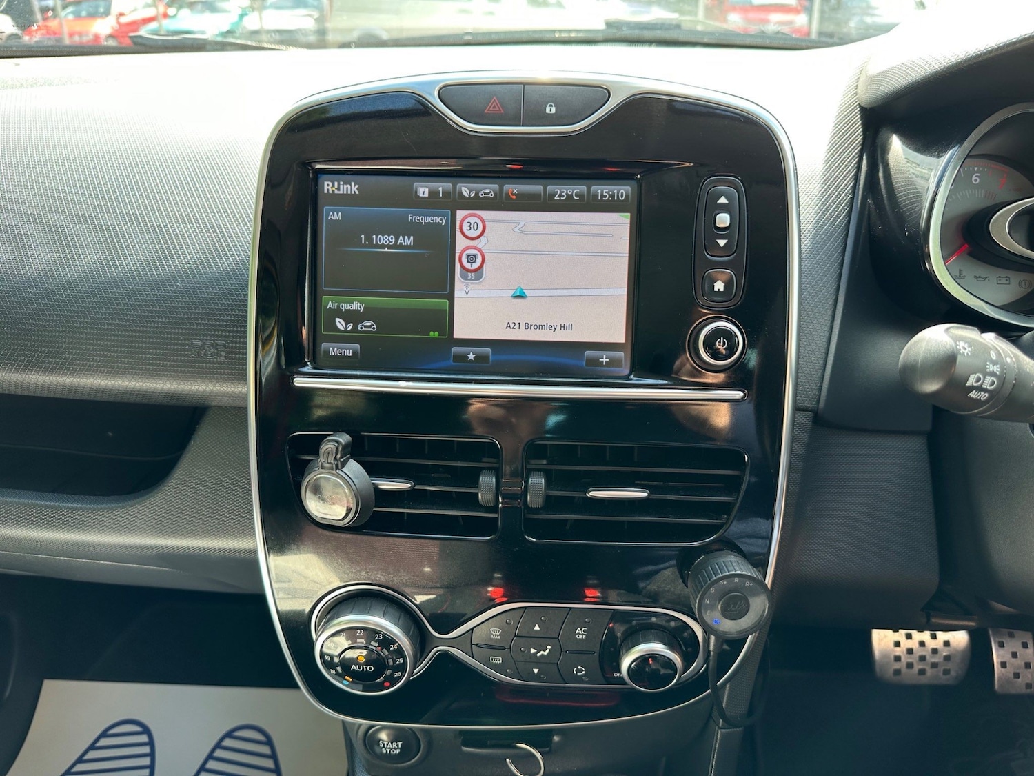 Used Renault Clio 2015 for sale - 76239126: Photo 35