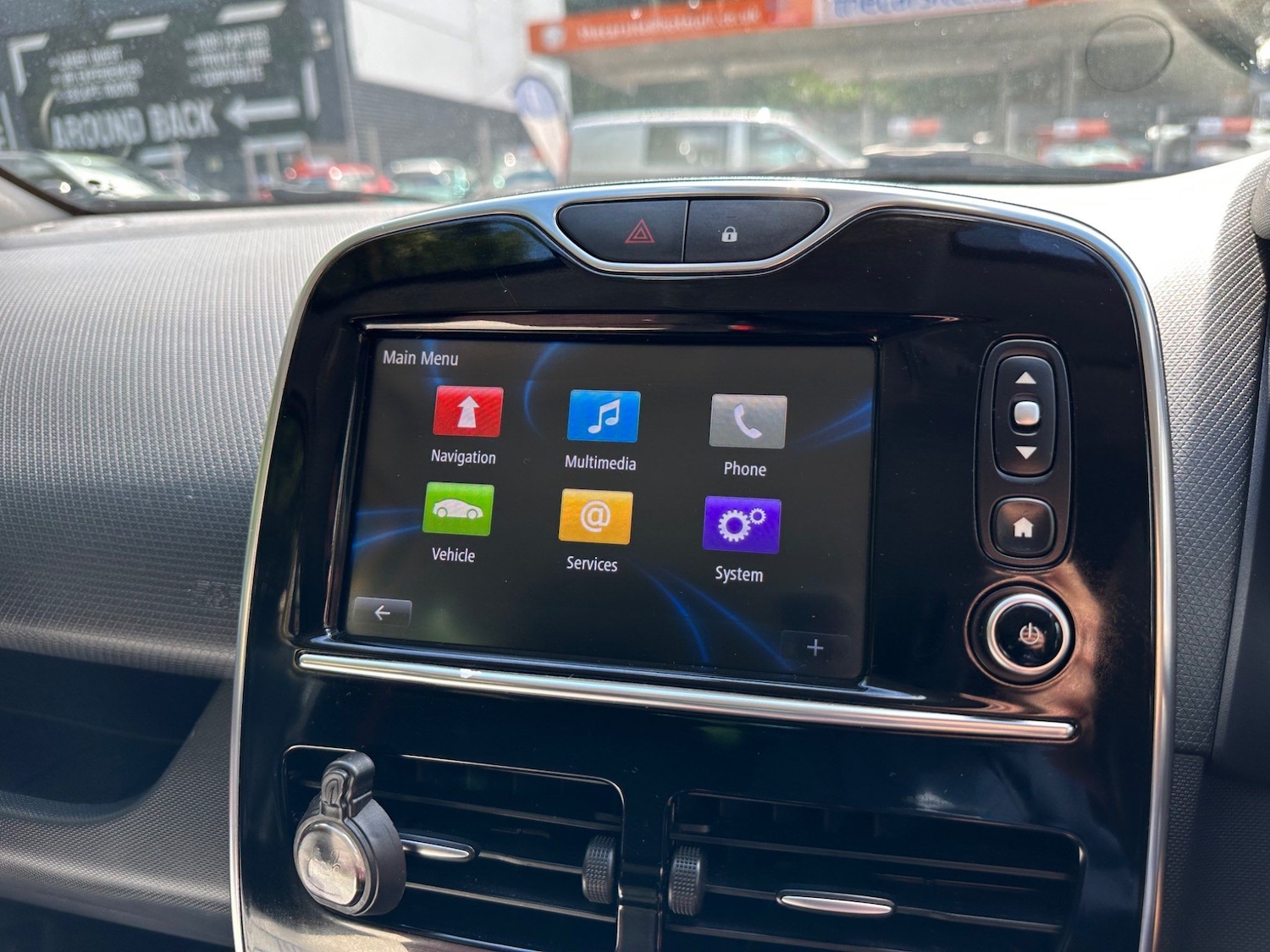 Used Renault Clio 2015 for sale - 76239126: Photo 38