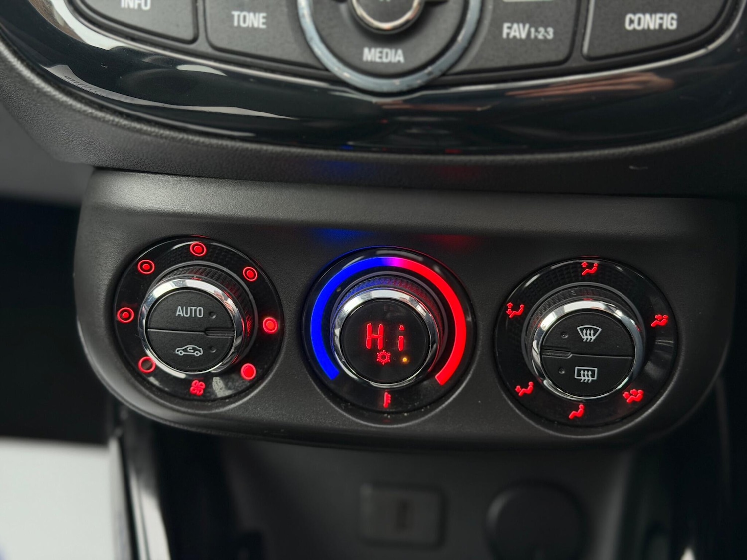 Used Vauxhall ADAM 2015 for sale - 77892310: Photo 14