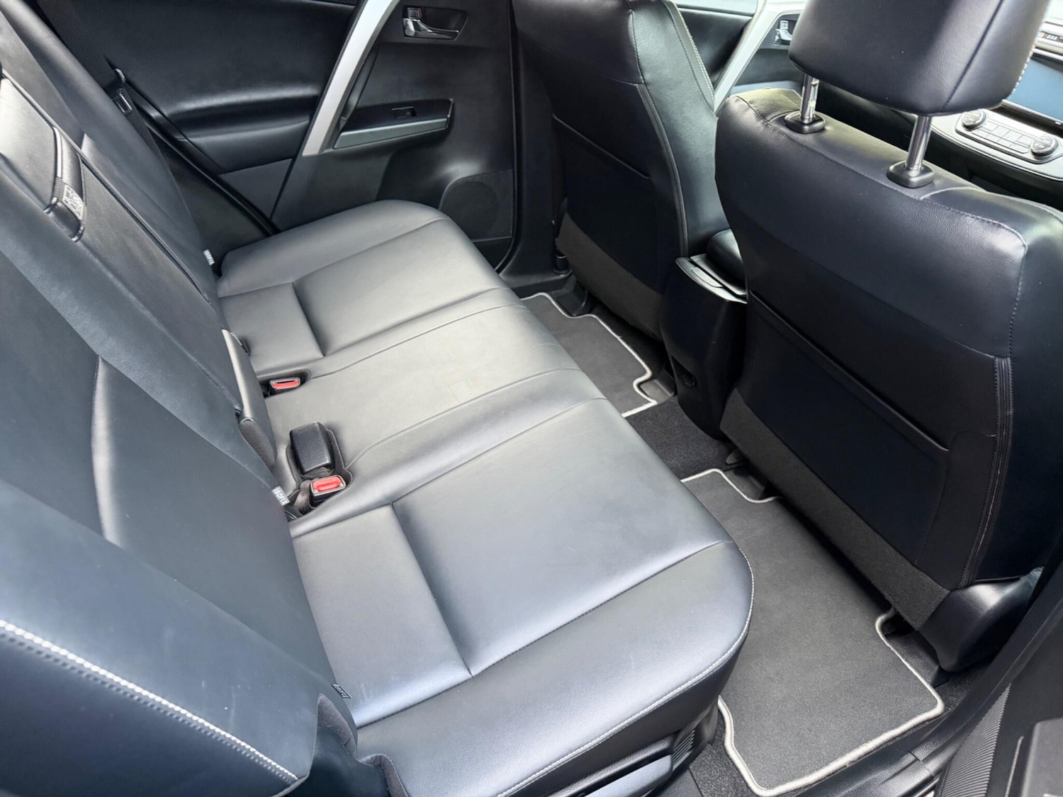 Used Toyota RAV4 2017 for sale - 77823707: Photo 17