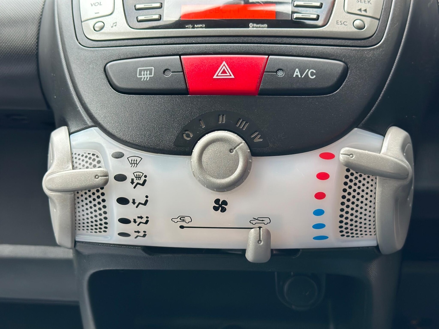 Used Toyota AYGO 2013 for sale - 76359896: Photo 17