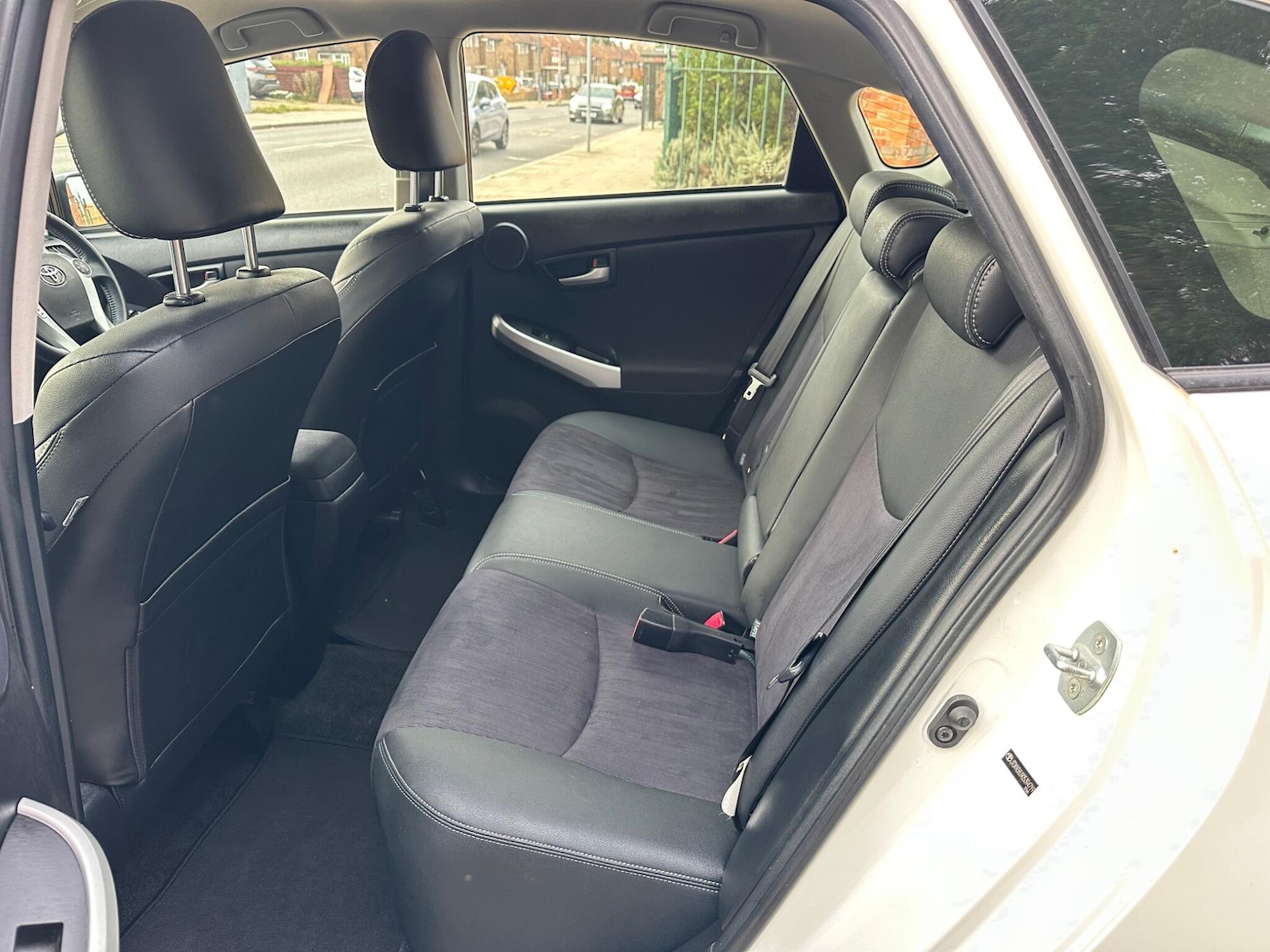 Used Toyota Prius 2012 for sale - 76498852: Photo 11