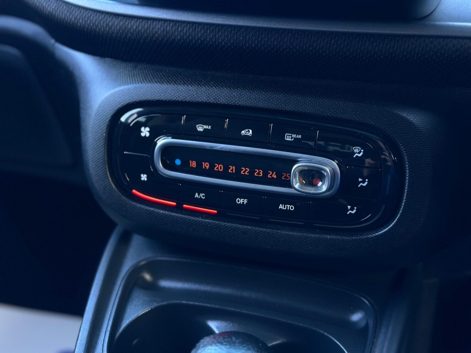 Used smart fortwo 2018 for sale - 76702509: Photo 33