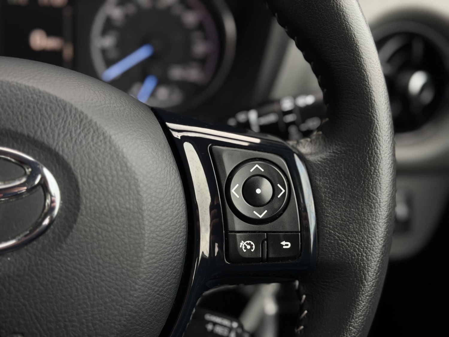 Used Toyota Yaris 2017 for sale - 77853405: Photo 18