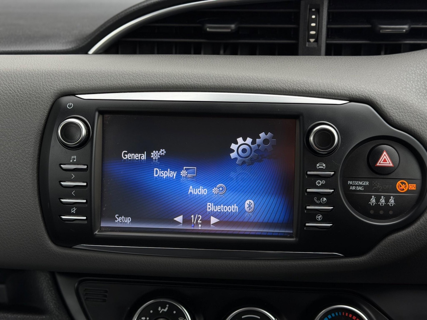 Used Toyota Yaris 2017 for sale - 77853405: Photo 27