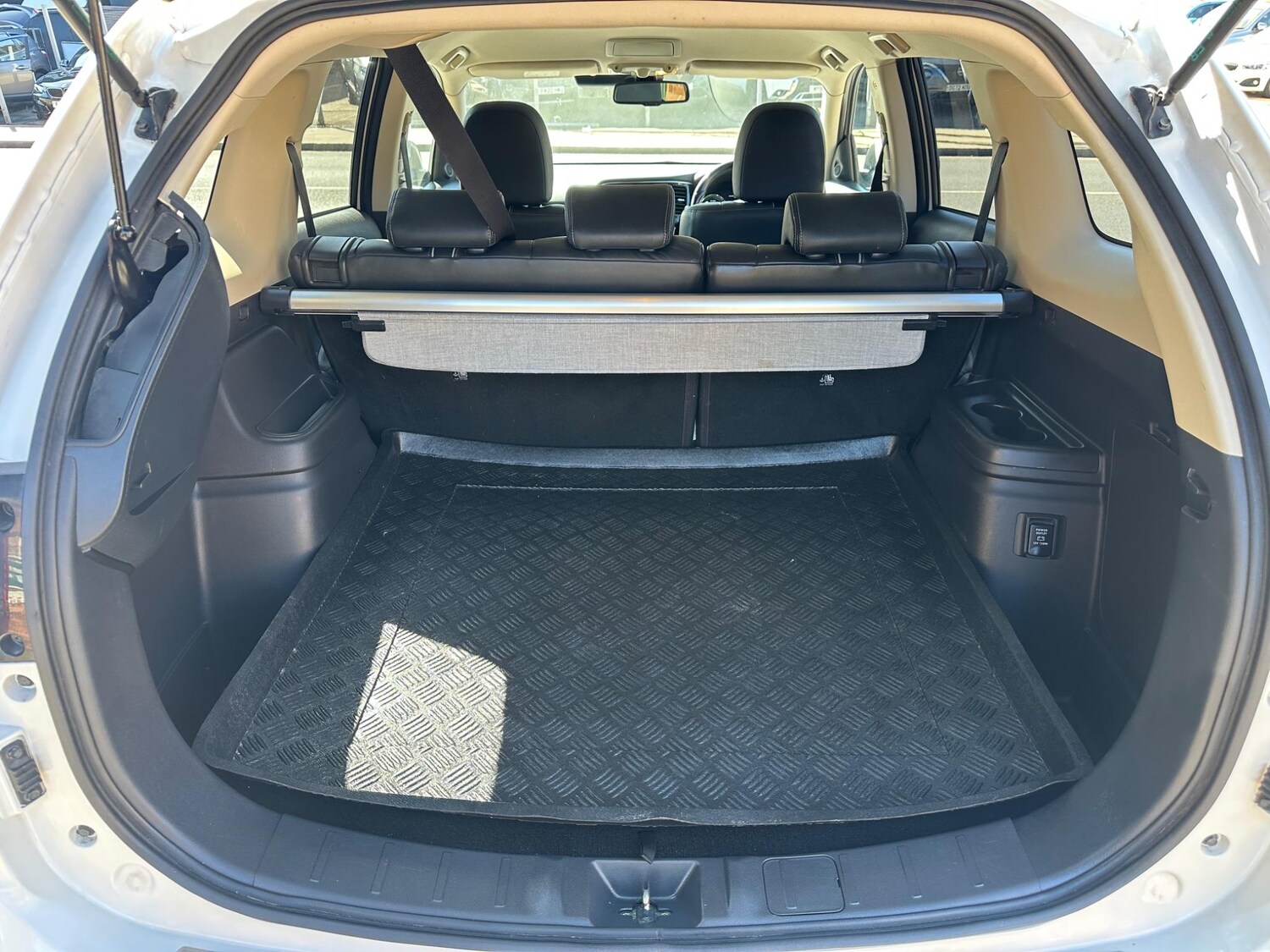 Used Mitsubishi Outlander 2018 for sale - 76239972: Photo 35