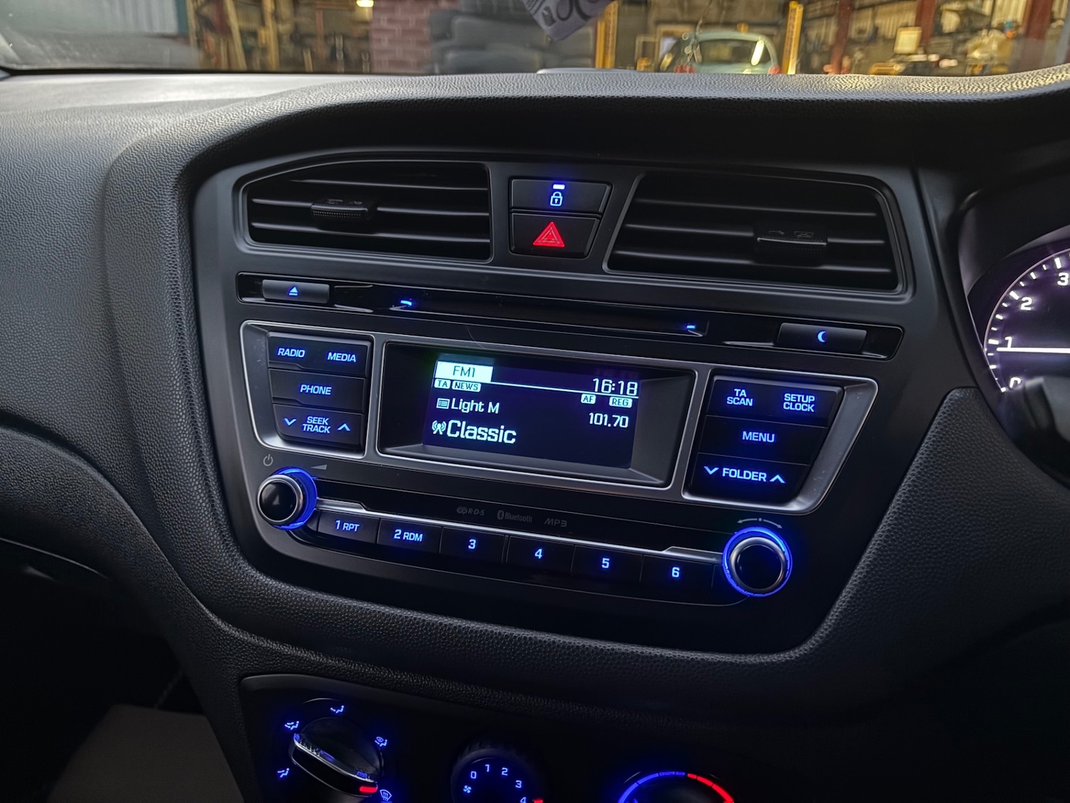 Used Hyundai i20 2015 for sale - 76960324: Photo 14