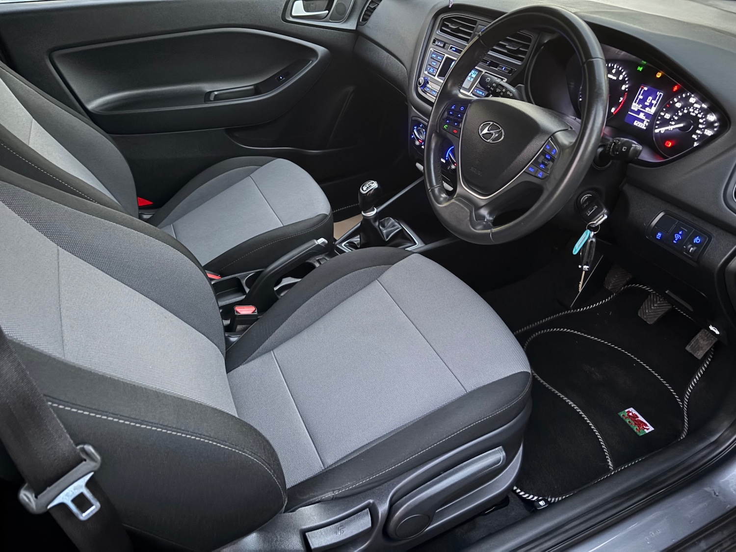 Used Hyundai i20 2015 for sale - 76960324: Photo 9