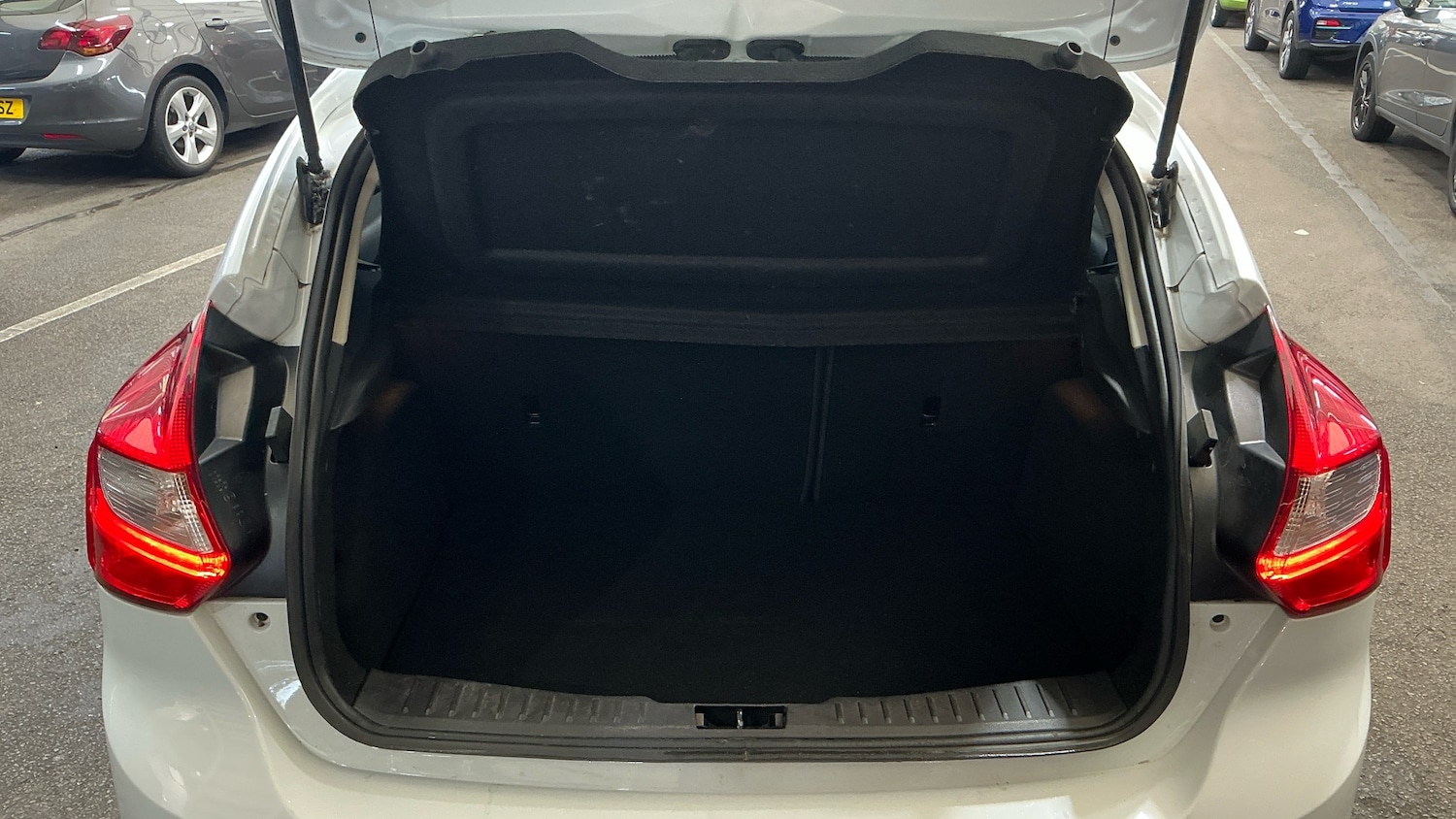 Used Ford Focus 2011 for sale - 76252214: Photo 7