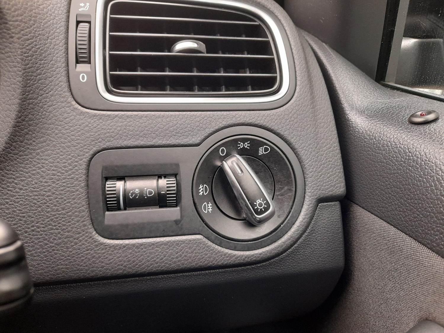 Used Volkswagen Polo 2012 for sale - 77550327: Photo 16