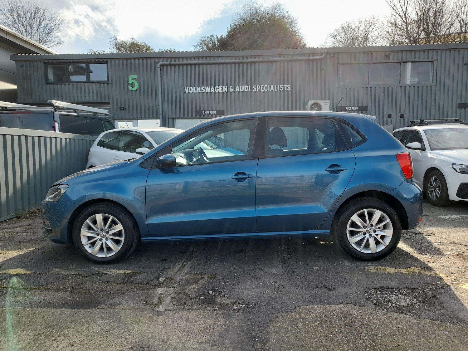 Used Volkswagen Polo 2015 for sale - 77839233: Photo 2