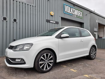 Used Volkswagen Polo 2015 for sale - 77549884: Photo