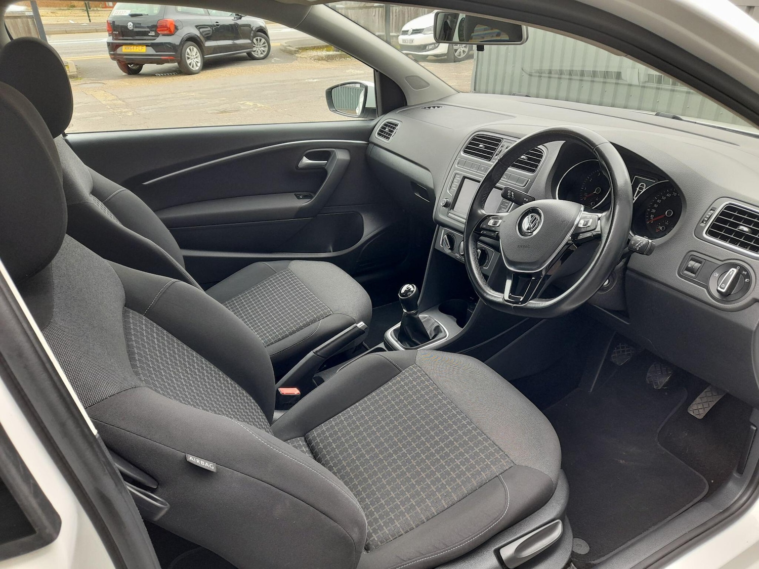 Used Volkswagen Polo 2015 for sale - 77549884: Photo 20