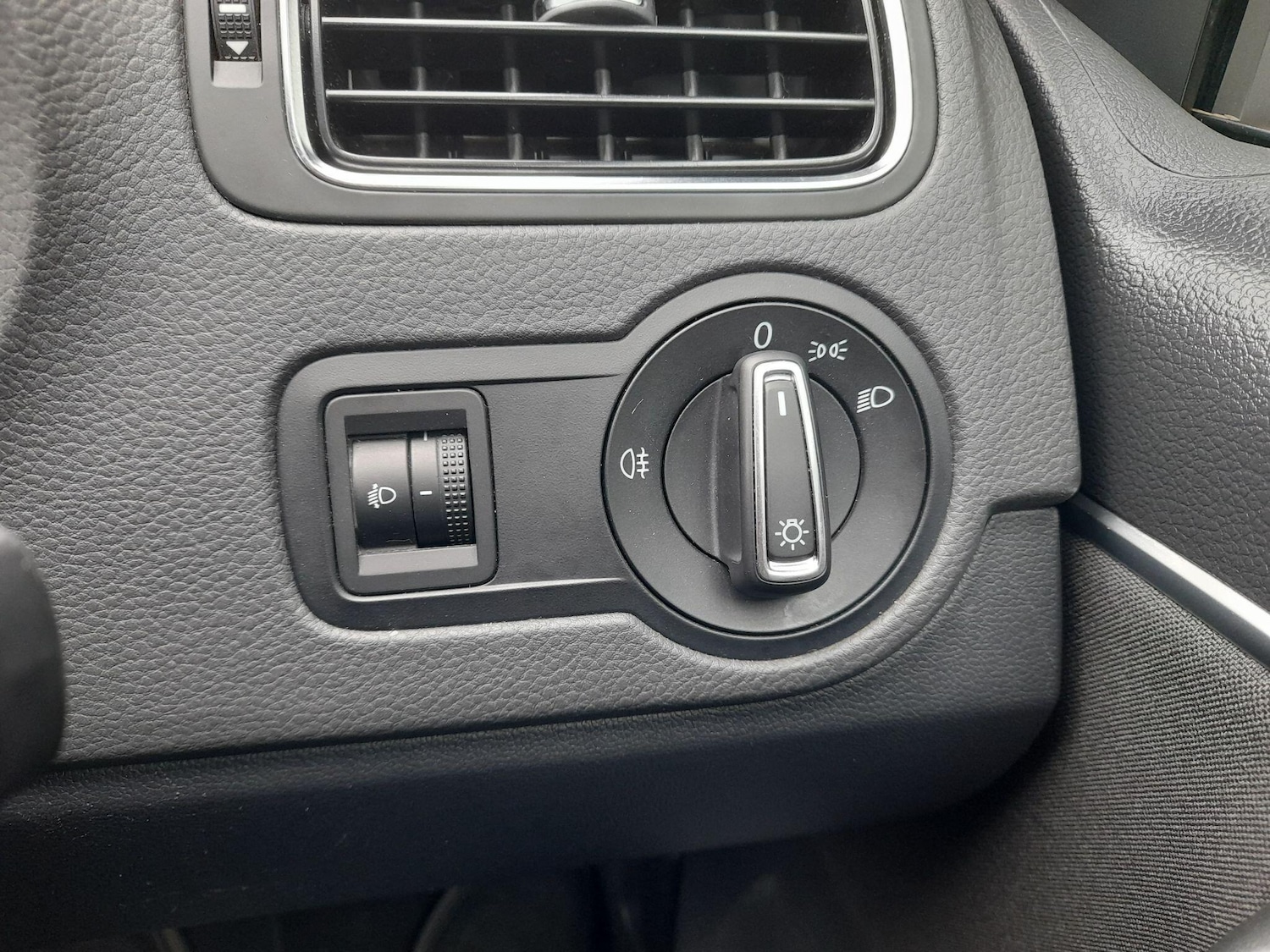 Used Volkswagen Polo 2015 for sale - 77549884: Photo 23