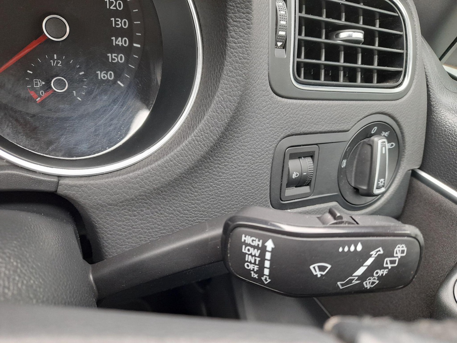 Used Volkswagen Polo 2015 for sale - 77549884: Photo 24